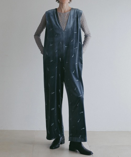 MANOF(マノフ)の「VELOR EMBROIDERY ALL IN ONE(つなぎ/オールインワン・レディース・ブルー/ブラウン・S/M)」の6枚目の写真