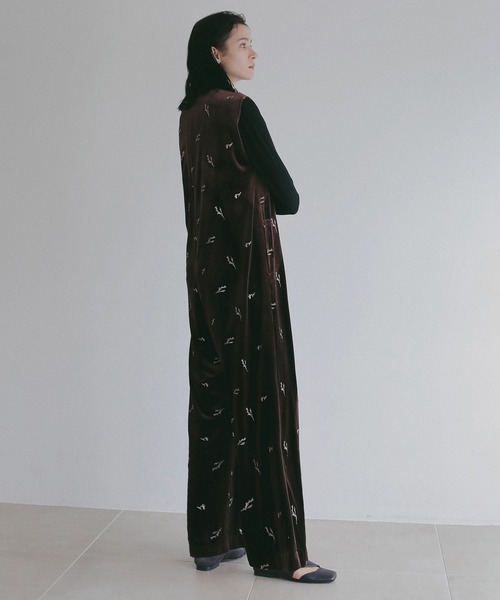 MANOF(マノフ)の「VELOR EMBROIDERY ALL IN ONE(つなぎ/オールインワン・レディース・ブルー/ブラウン・S/M)」の17枚目の写真