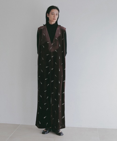 MANOF(マノフ)の「VELOR EMBROIDERY ALL IN ONE(つなぎ/オールインワン・レディース・ブルー/ブラウン・S/M)」の22枚目の写真