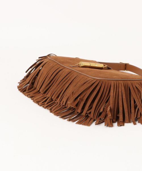 CHARLES & KEITH(チャールズ & キース)の「Cesia セシア スエード メタリックアクセントフリンジショルダーバッグ(ショルダーバッグ・レディース・ブラウン系その他2・M)」の7枚目の写真