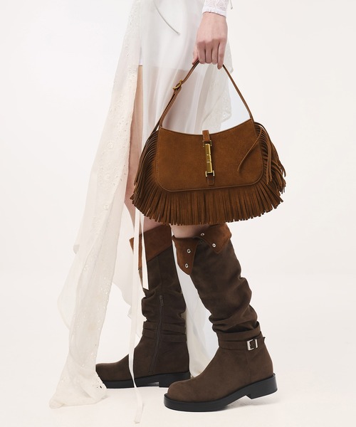 CHARLES & KEITH(チャールズ & キース)の「Cesia セシア スエード メタリックアクセントフリンジショルダーバッグ(ショルダーバッグ・レディース・ブラウン系その他2・M)」の1枚目の写真