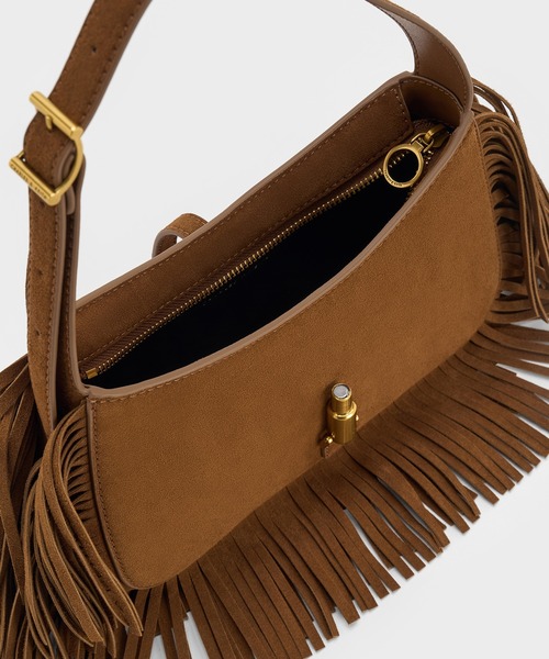 CHARLES & KEITH(チャールズ & キース)の「Cesia セシア スエード メタリックアクセントフリンジショルダーバッグ(ショルダーバッグ・レディース・ブラウン系その他2・M)」の5枚目の写真