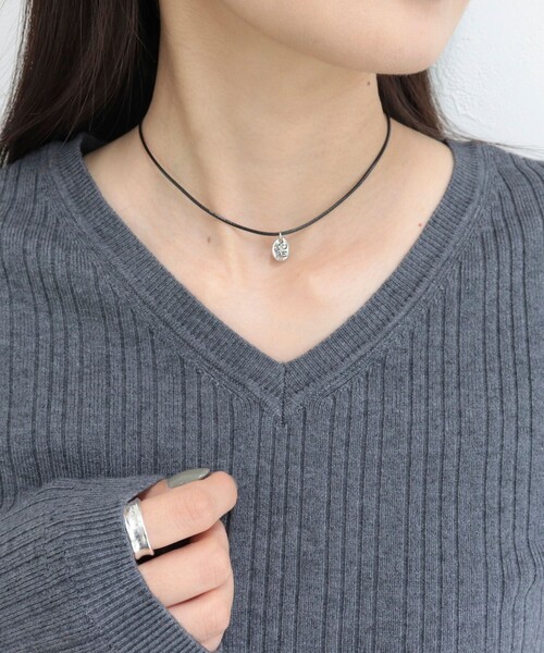 fredy emue（フレディエミュ）の「メッセージトップコードチョーカー（ネックレス・レディース・ブラック/ボルドー・FREE）」の4枚目の写真