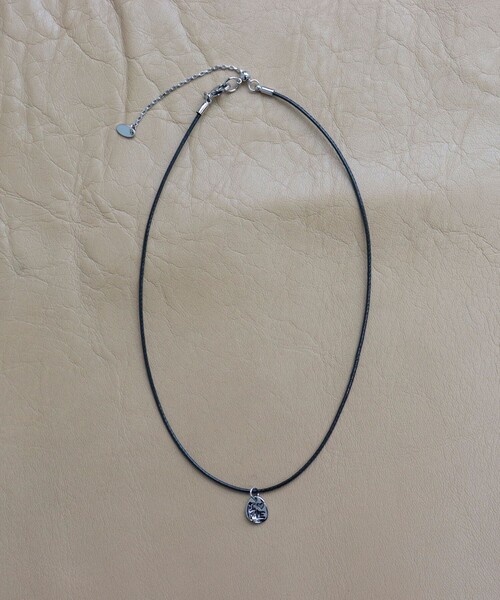 fredy emue（フレディエミュ）の「メッセージトップコードチョーカー（ネックレス・レディース・ブラック/ボルドー・FREE）」の6枚目の写真