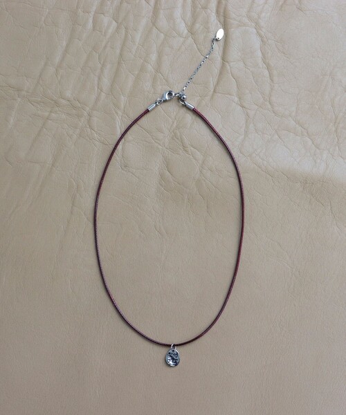 fredy emue（フレディエミュ）の「メッセージトップコードチョーカー（ネックレス・レディース・ブラック/ボルドー・FREE）」の7枚目の写真