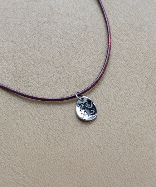fredy emue（フレディエミュ）の「メッセージトップコードチョーカー（ネックレス・レディース・ブラック/ボルドー・FREE）」の8枚目の写真