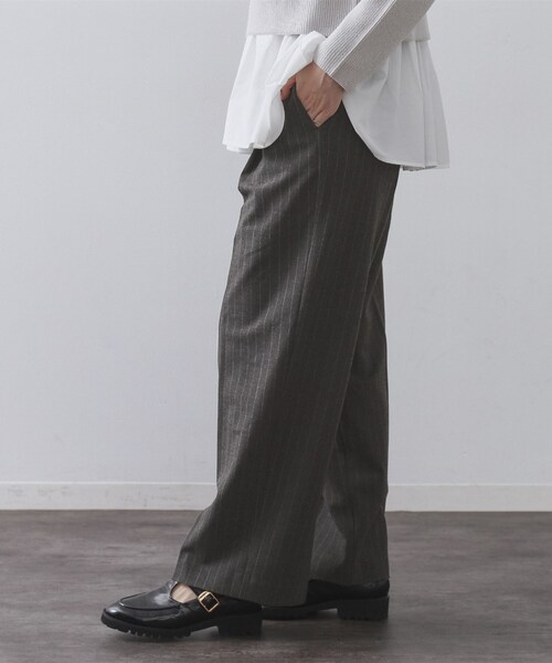 OPAQUE.CLIP（オペークドットクリップ）の「ピンストライプイージーワイドパンツ【吸湿発熱/ストレッチ/洗濯機OK】（その他パンツ・レディース・ネイビー系2/チャコール・36/38/40/42）」の4枚目の写真