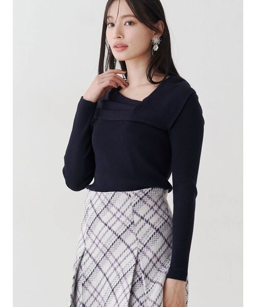 MERCURYDUO（マーキュリーデュオ）の「アシメドレープコンパクトニット（ニット/セーター・レディース・ネイビー/ライトグレー/レッド/オフホワイト・FREE）」の3枚目の写真