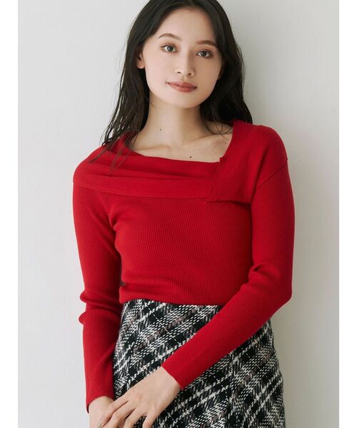 MERCURYDUO（マーキュリーデュオ）の「アシメドレープコンパクトニット（ニット/セーター・レディース・ネイビー/ライトグレー/レッド/オフホワイト・FREE）」の4枚目の写真