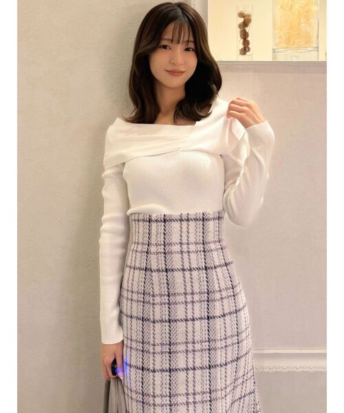 MERCURYDUO（マーキュリーデュオ）の「アシメドレープコンパクトニット（ニット/セーター・レディース・ネイビー/ライトグレー/レッド/オフホワイト・FREE）」の21枚目の写真