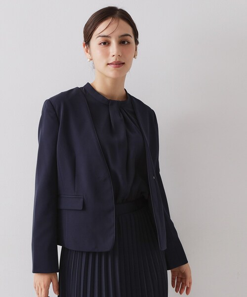 OPAQUE.CLIP（オペークドットクリップ）の「≪通勤・セレモニー/セットアップ対応≫ パイピングVネックジャケット【洗濯機OK】（ノーカラージャケット・レディース・ライトベージュ/ブラック/ネイビー・36/34/42/40/38）」の3枚目の写真