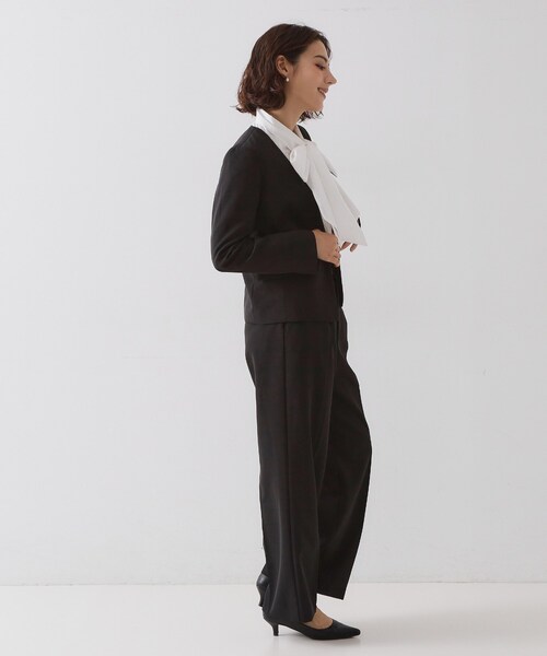 OPAQUE.CLIP（オペークドットクリップ）の「≪通勤・セレモニー/セットアップ対応≫ パイピングVネックジャケット【洗濯機OK】（ノーカラージャケット・レディース・ライトベージュ/ブラック/ネイビー・36/34/42/40/38）」の8枚目の写真