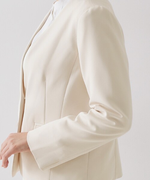 OPAQUE.CLIP（オペークドットクリップ）の「≪通勤・セレモニー/セットアップ対応≫ パイピングVネックジャケット【洗濯機OK】（ノーカラージャケット・レディース・ライトベージュ/ブラック/ネイビー・36/34/42/40/38）」の22枚目の写真