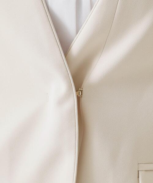 OPAQUE.CLIP（オペークドットクリップ）の「≪通勤・セレモニー/セットアップ対応≫ パイピングVネックジャケット【洗濯機OK】（ノーカラージャケット・レディース・ライトベージュ/ブラック/ネイビー・36/34/42/40/38）」の4枚目の写真