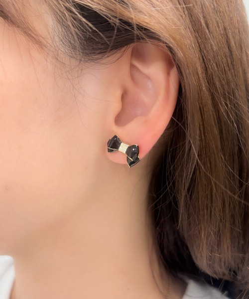 LANVIN en Bleu（ランバンオンブルー）の「リボンモチーフピアス（ピアス（両耳用）・レディース・ホワイト/ブラック・ONE SIZE）」の7枚目の写真