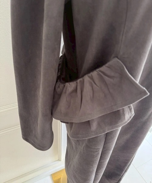 M y u（ミュー）の「BIG FRILL Pocket One-piece ロング丈（ワンピース・レディース・ブラック/グレー・FREE）」の8枚目の写真