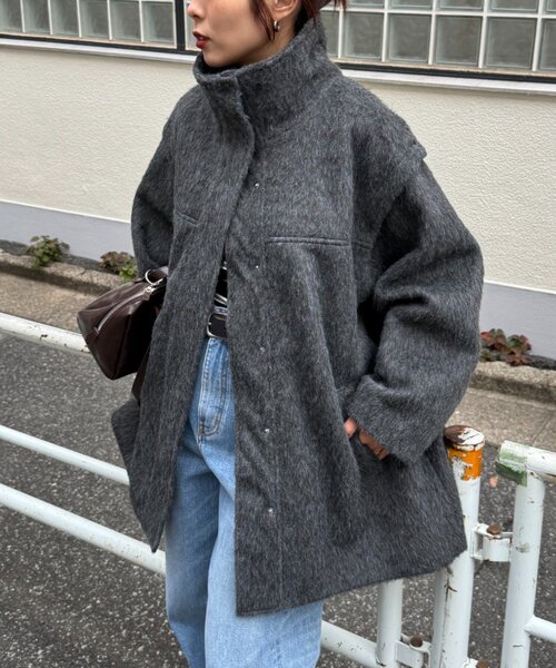 CIAOPANIC TYPY（チャオパニックティピー）の「【高見え&着映え】シャギー袖取り外しスタンドハーフコート（その他アウター・レディース・グレー/チャコールグレー/アイボリー・ONE SIZE）」の8枚目の写真