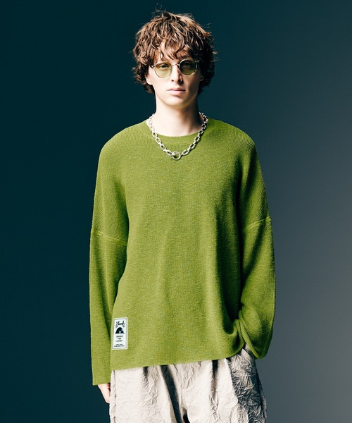 glamb（グラム）の「Rubber Tag Knit / ラバータグニット（ニット/セーター・メンズ・オレンジ/グリーン/ブラック/ブルー・M/L）」の3枚目の写真