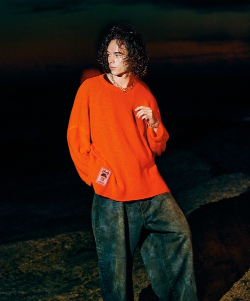 glamb（グラム）の「Rubber Tag Knit / ラバータグニット（ニット/セーター・メンズ・オレンジ/グリーン/ブラック/ブルー・M/L）」の22枚目の写真