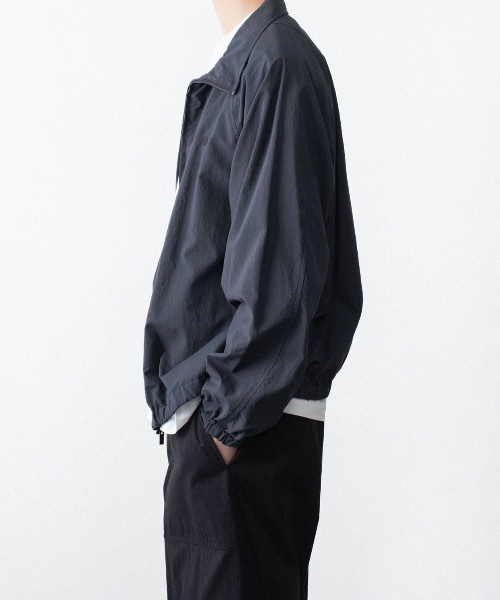 VEIN (ヴェイン)の「ピグメントダイド ナイロンウェザー トラックジャケット/ PIGMENT DYED NY WEATHER TRACK JKT(ブルゾン・メンズ・ダークネイビー/ライトグレー・3/2/1)」の8枚目の写真