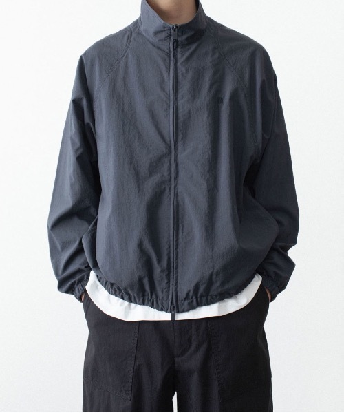 VEIN (ヴェイン)の「ピグメントダイド ナイロンウェザー トラックジャケット/ PIGMENT DYED NY WEATHER TRACK JKT(ブルゾン・メンズ・ダークネイビー/ライトグレー・3/2/1)」の15枚目の写真