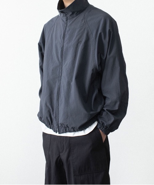 VEIN (ヴェイン)の「ピグメントダイド ナイロンウェザー トラックジャケット/ PIGMENT DYED NY WEATHER TRACK JKT(ブルゾン・メンズ・ダークネイビー/ライトグレー・3/2/1)」の16枚目の写真
