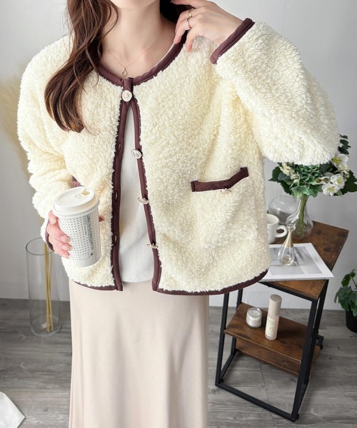 Amulet(アミュレット)の「あたたかさと上品さをひとまとめに♪ ノーカラーボアジャケット(ノーカラージャケット・レディース・ホワイト/ブラウン・XL/S/M/L)」の5枚目の写真