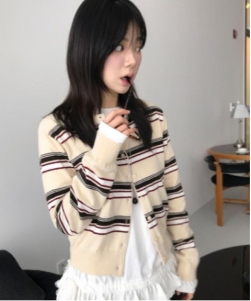 Vini(ヴィニ)の「マルチボーダー ショート丈カーディガン(Tシャツ/カットソー・レディース・グレー/ブラック/アイボリー・FREE)」の6枚目の写真