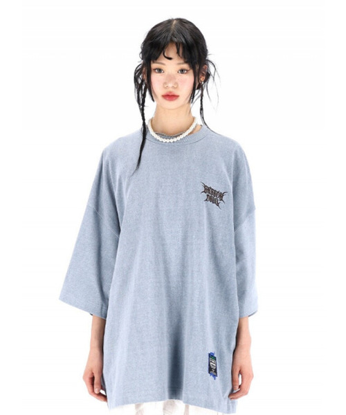 OURPOCKETS（アワーポケッツ）の「グリッドピグメントシグネチャーロゴ6部オーバーサイズTシャツ（スモークブルー）（Tシャツ/カットソー・レディース・グレー・MEDIUM/X-LARGE）」の2枚目の写真