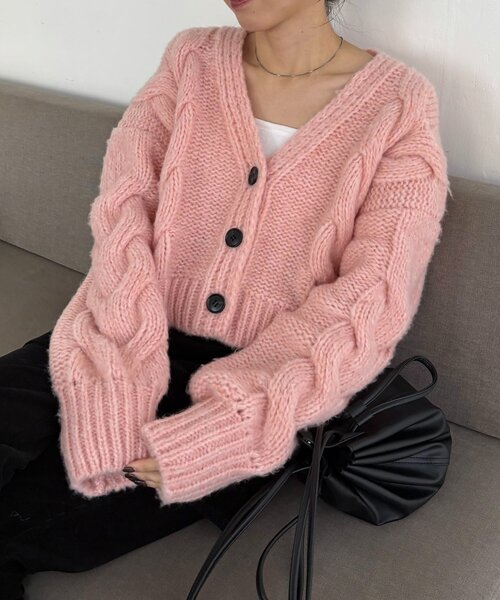 CAPRICIEUX LE'MAGE（カプリシューレマージュ）の「BIGケーブルカーディガン（カーディガン/ボレロ・レディース・ピンク/ベージュ/オフホワイト/グレー・FREE）」の4枚目の写真