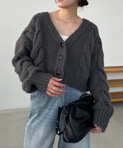 CAPRICIEUX LE'MAGE（カプリシューレマージュ）の「BIGケーブルカーディガン（カーディガン/ボレロ・レディース・ピンク/ベージュ/オフホワイト/グレー・FREE）」の17枚目の写真