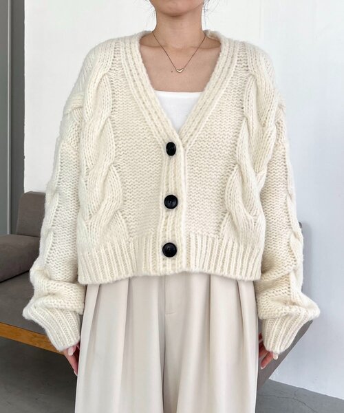 CAPRICIEUX LE'MAGE（カプリシューレマージュ）の「BIGケーブルカーディガン（カーディガン/ボレロ・レディース・ピンク/ベージュ/オフホワイト/グレー・FREE）」の21枚目の写真