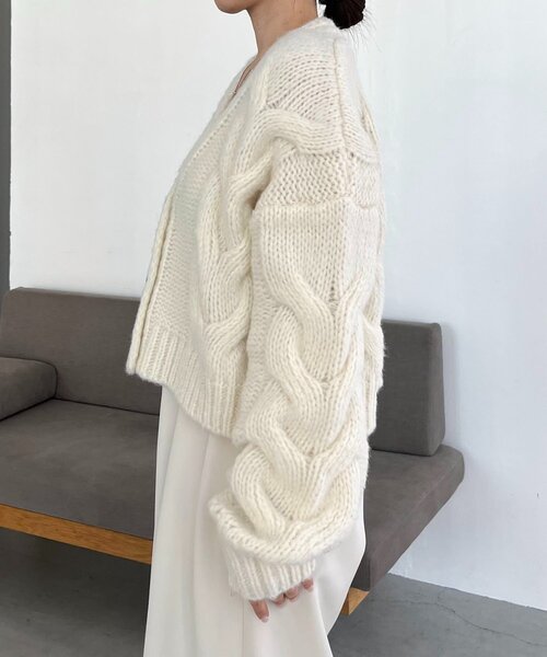 CAPRICIEUX LE'MAGE（カプリシューレマージュ）の「BIGケーブルカーディガン（カーディガン/ボレロ・レディース・ピンク/ベージュ/オフホワイト/グレー・FREE）」の22枚目の写真