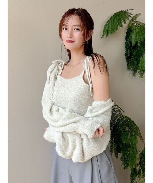 dazzlin（ダズリン）の「ミニシャギーラメニットキャミ（ニット/セーター・レディース・グレー/ベージュ/ピンク/レッド・FREE）」の17枚目の写真