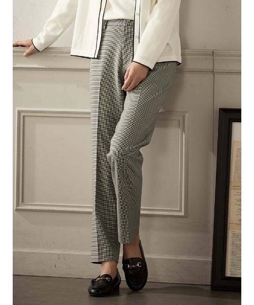 Perfect Suit FActory（パーフェクトスーツファクトリー）の「＜あたたか裏起毛＞テーパードパンツ　無地/ストライプ/千鳥柄　ブラック　チャコールグレー　ベージュ　ネイビー　ブラック×ホワイト（その他パンツ・レディース・ネイビー/ベージュ/ブラック×ホワイト/チャコールグレー/ブラック・L/M/S）」の3枚目の写真