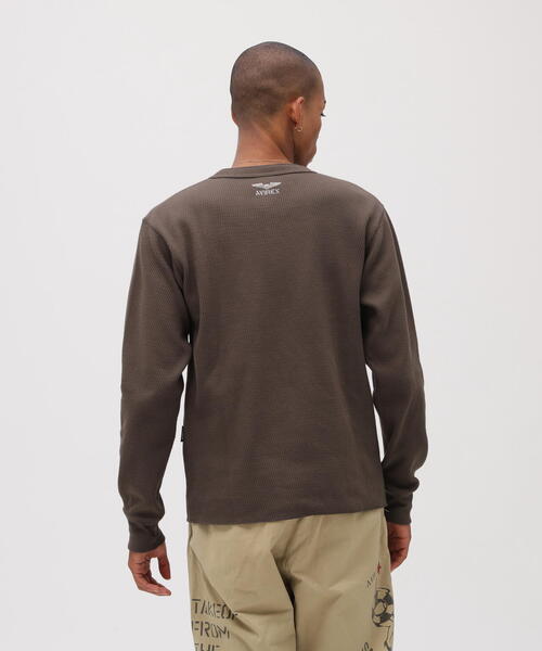 AVIREX(アヴィレックス)の「《直営店限定》HONEYCOMB HENRY NECK L/S T-SHIRT / ハニカム ヘンリーネック 長袖Tシャツ / AVIREX / アヴィレックス(Tシャツ/カットソー・メンズ・ネイビー/チャコールグレー/ナチュラル・L/M/S/XL)」の18枚目の写真