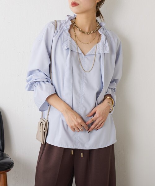 Jena espace merveilleux(ジェナ エスパスメルヴェイユ)の「【セレモニー/上品フリル】袖フリルリボンタイブラウス(シャツ/ブラウス・レディース・オフホワイト/サックスブルー/ネイビー・FREE)」の3枚目の写真