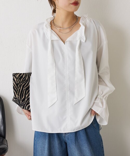 Jena espace merveilleux(ジェナ エスパスメルヴェイユ)の「【セレモニー/上品フリル】袖フリルリボンタイブラウス(シャツ/ブラウス・レディース・オフホワイト/サックスブルー/ネイビー・FREE)」の21枚目の写真