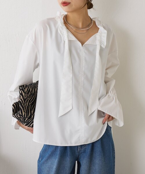 Jena espace merveilleux(ジェナ エスパスメルヴェイユ)の「【セレモニー/上品フリル】袖フリルリボンタイブラウス(シャツ/ブラウス・レディース・オフホワイト/サックスブルー/ネイビー・FREE)」の2枚目の写真