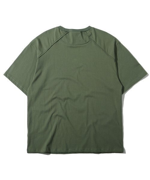 ATTENTIONROW(アテンションロー)の「22SS07AT030ショルダーパイピングレギュラーオーバーフィット半袖(カーキミリタリー)(Tシャツ/カットソー・メンズ・その他・1/2)」の2枚目の写真