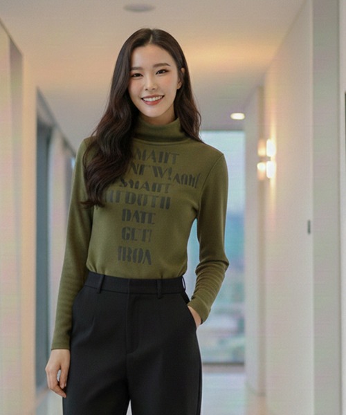 Pt18kg(プラチナイチハチキログラム)の「ロゴアクセント ハイネックフィットトップス(Tシャツ/カットソー・レディース・オレンジ/モカ/パープル/ホワイト/カーキ・FREE)」の7枚目の写真