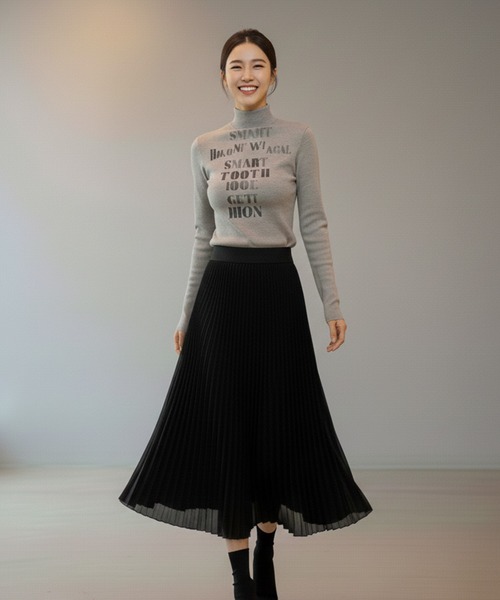 Pt18kg(プラチナイチハチキログラム)の「ロゴアクセント ハイネックフィットトップス(Tシャツ/カットソー・レディース・オレンジ/モカ/パープル/ホワイト/カーキ・FREE)」の12枚目の写真