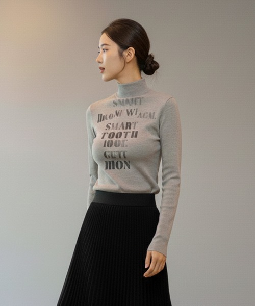 Pt18kg(プラチナイチハチキログラム)の「ロゴアクセント ハイネックフィットトップス(Tシャツ/カットソー・レディース・オレンジ/モカ/パープル/ホワイト/カーキ・FREE)」の13枚目の写真