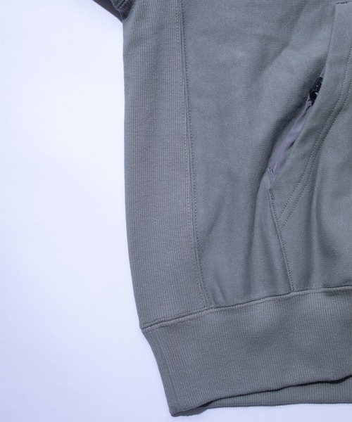 F/CE. （エフシーイー）の「DOUBLE LAYERED POCKET ZIP HOODIE / ダブル レイヤード ポケット ジップ フーディ（パーカー・メンズ・ブラック/グレー・MEDIUM/SMALL/X-LARGE/LARGE）」の11枚目の写真