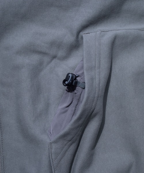 F/CE. （エフシーイー）の「DOUBLE LAYERED POCKET ZIP HOODIE / ダブル レイヤード ポケット ジップ フーディ（パーカー・メンズ・ブラック/グレー・MEDIUM/SMALL/X-LARGE/LARGE）」の12枚目の写真