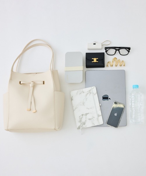 VIS(ビス)の「【復刻/WEB限定】フロントタイトートバッグ/A4対応,軽量(トートバッグ・レディース・ブラック/ブラウン/キナリ・FREE)」の2枚目の写真