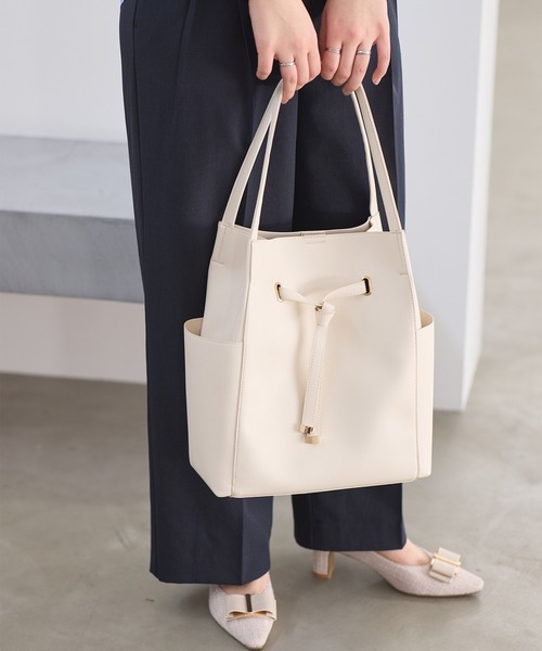 VIS(ビス)の「【復刻/WEB限定】フロントタイトートバッグ/A4対応,軽量(トートバッグ・レディース・ブラック/ブラウン/キナリ・FREE)」の4枚目の写真