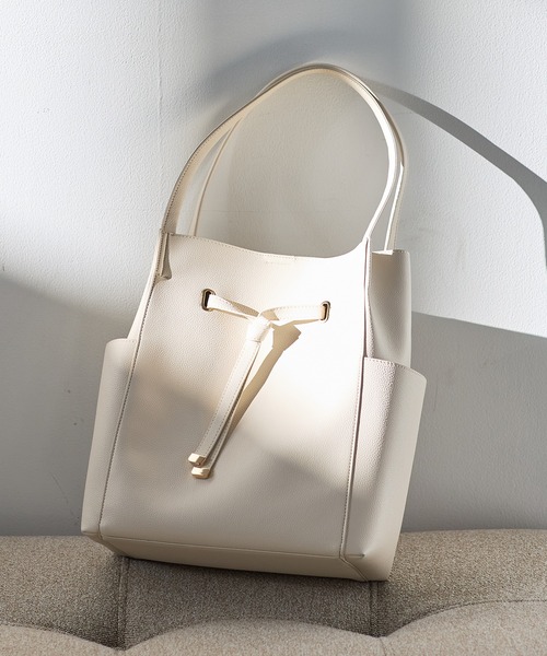 VIS(ビス)の「【復刻/WEB限定】フロントタイトートバッグ/A4対応,軽量(トートバッグ・レディース・ブラック/ブラウン/キナリ・FREE)」の8枚目の写真