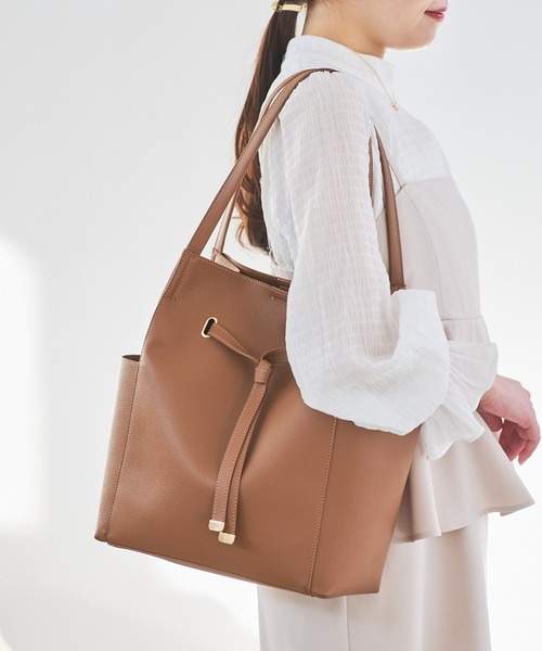 VIS(ビス)の「【復刻/WEB限定】フロントタイトートバッグ/A4対応,軽量(トートバッグ・レディース・ブラック/ブラウン/キナリ・FREE)」の9枚目の写真