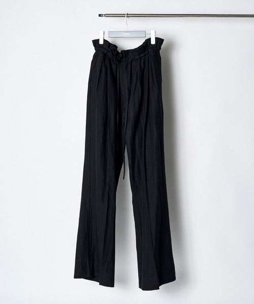 RUMCHE(ラムシェ)の「Gathered Tuck Wide Trousers / ギャザータックワイドパンツ(スラックス・レディース・ブラック/ベージュ・FREE)」の2枚目の写真